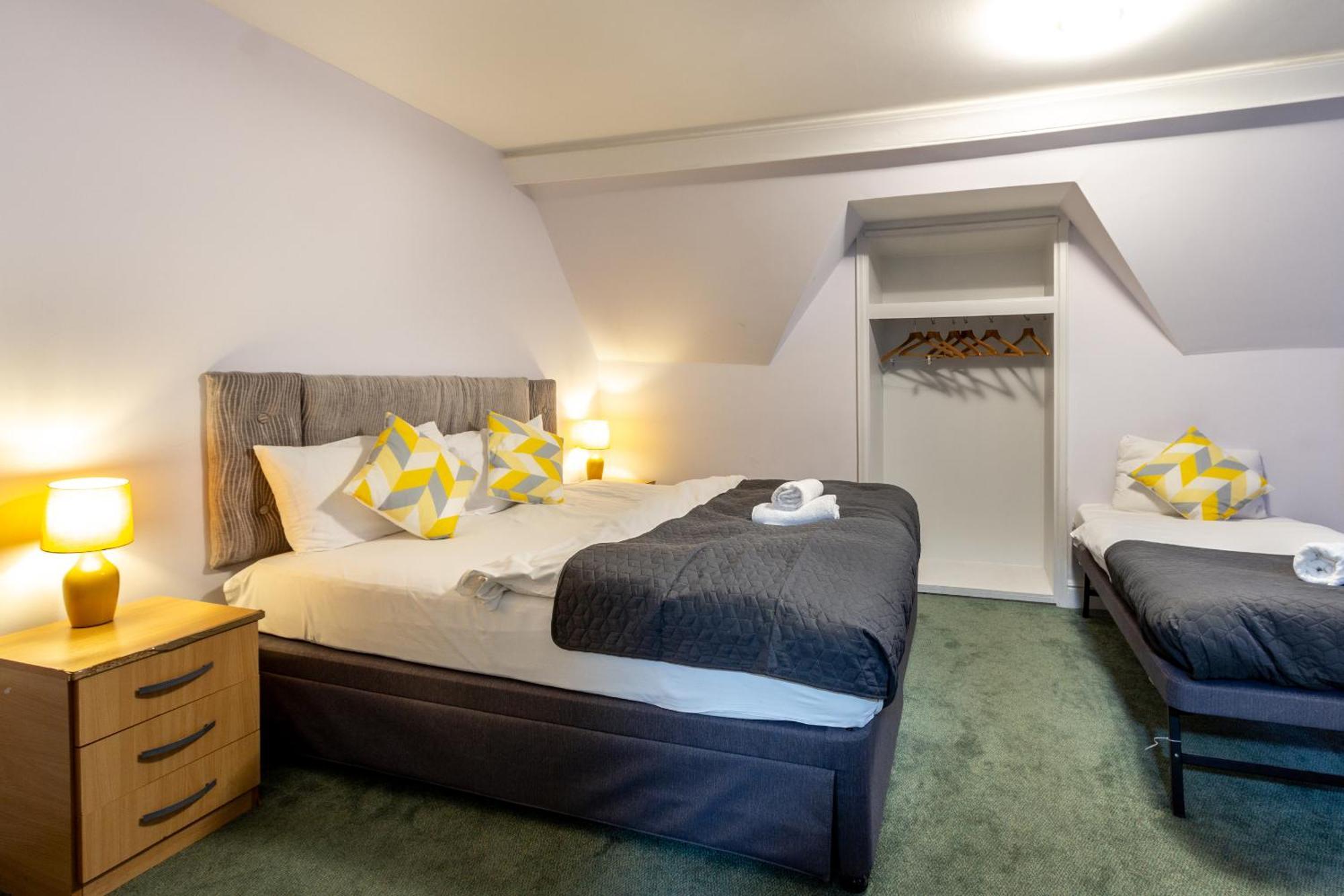 London Gatwick Inn Экстерьер фото