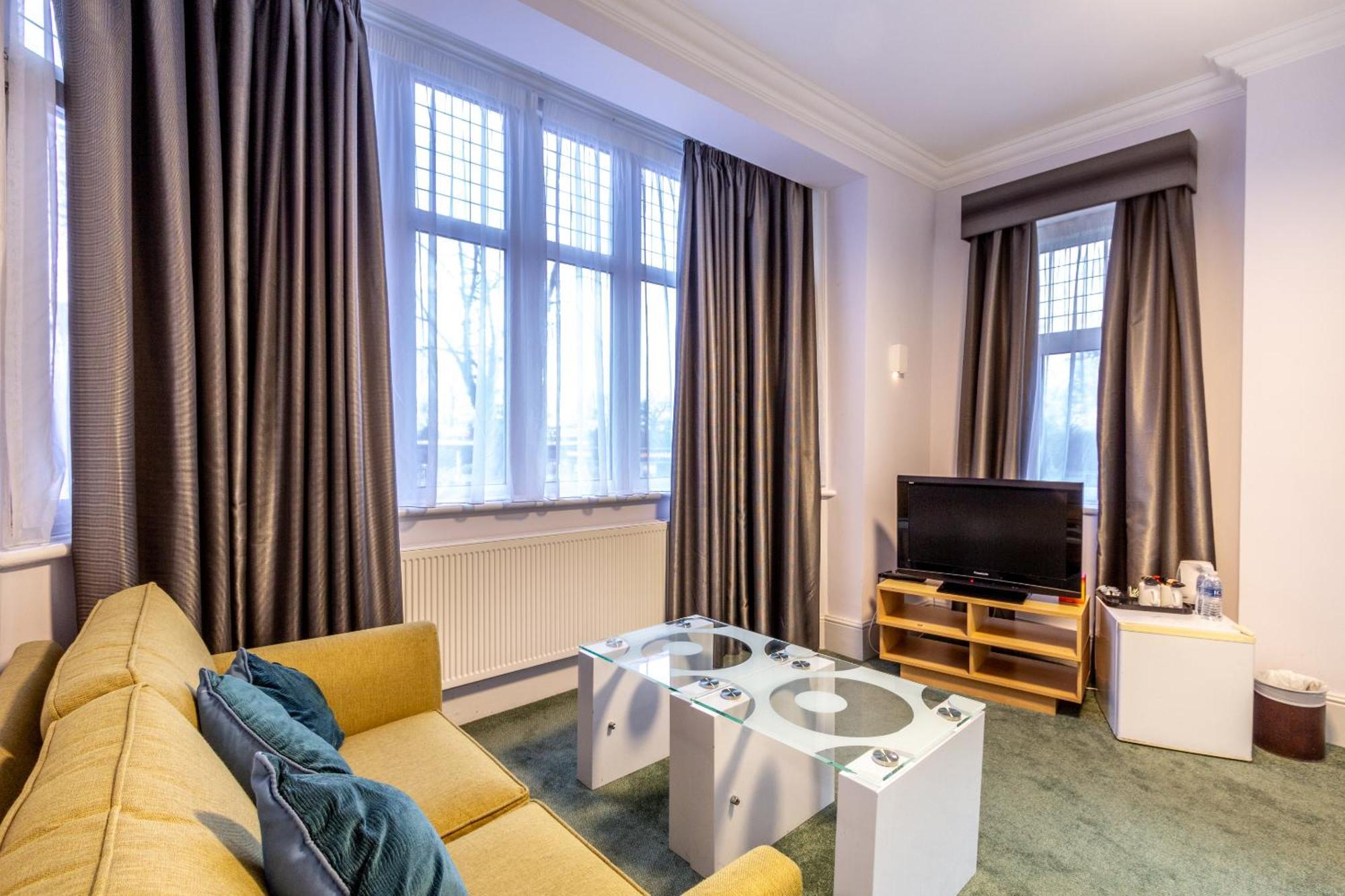 London Gatwick Inn Экстерьер фото