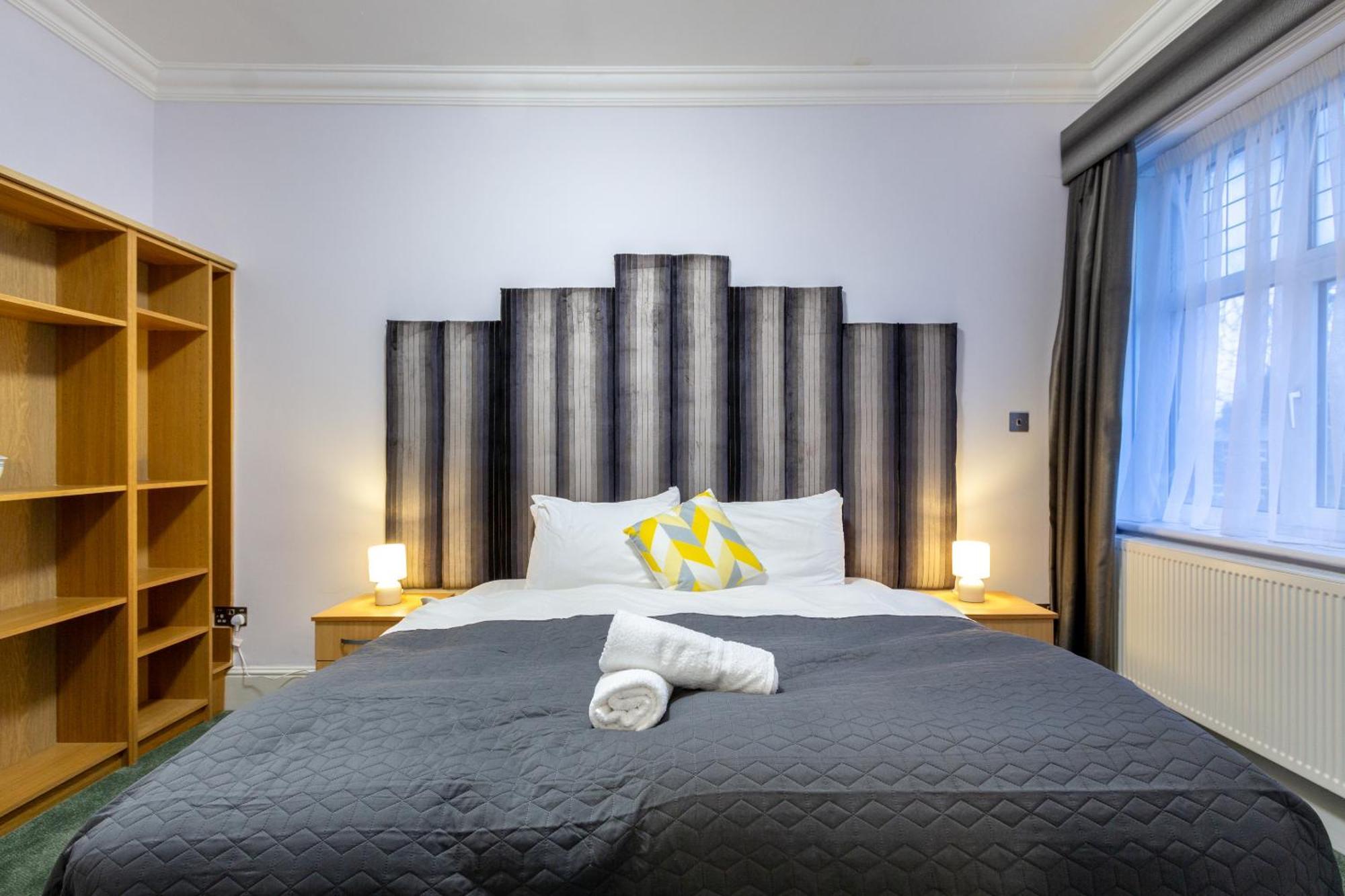 London Gatwick Inn Экстерьер фото