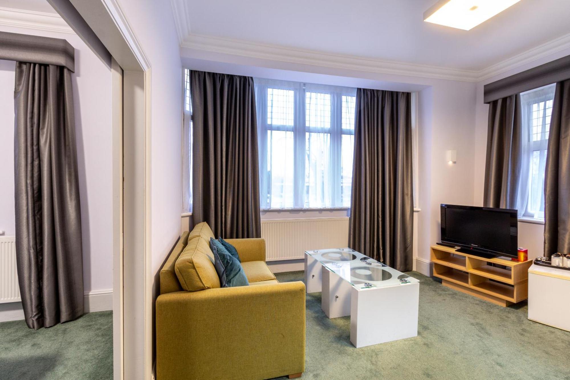 London Gatwick Inn Экстерьер фото