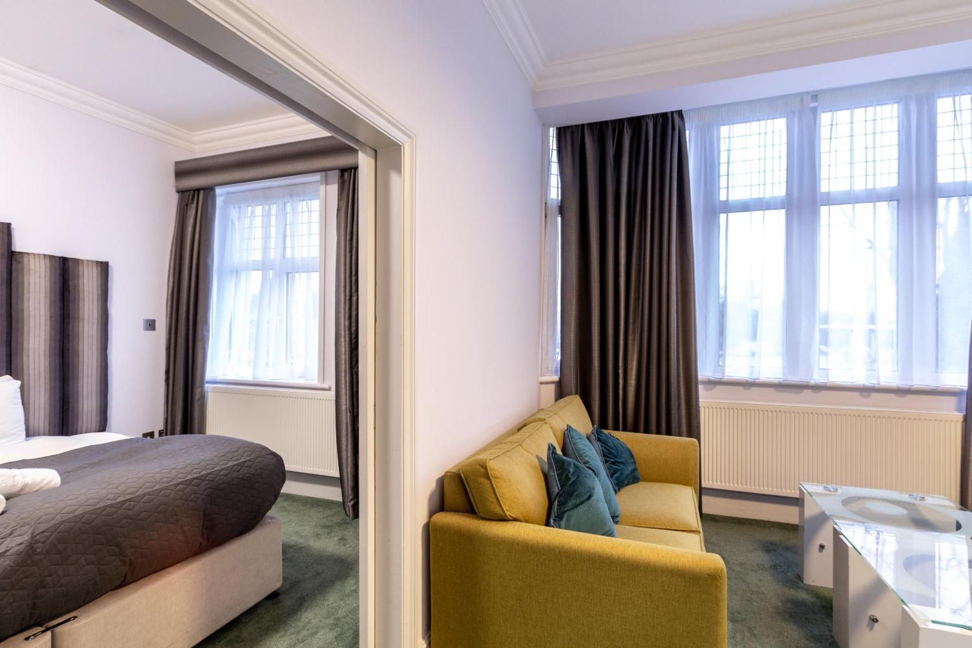 London Gatwick Inn Экстерьер фото