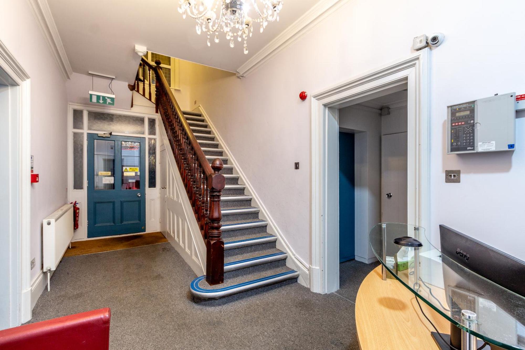 London Gatwick Inn Экстерьер фото