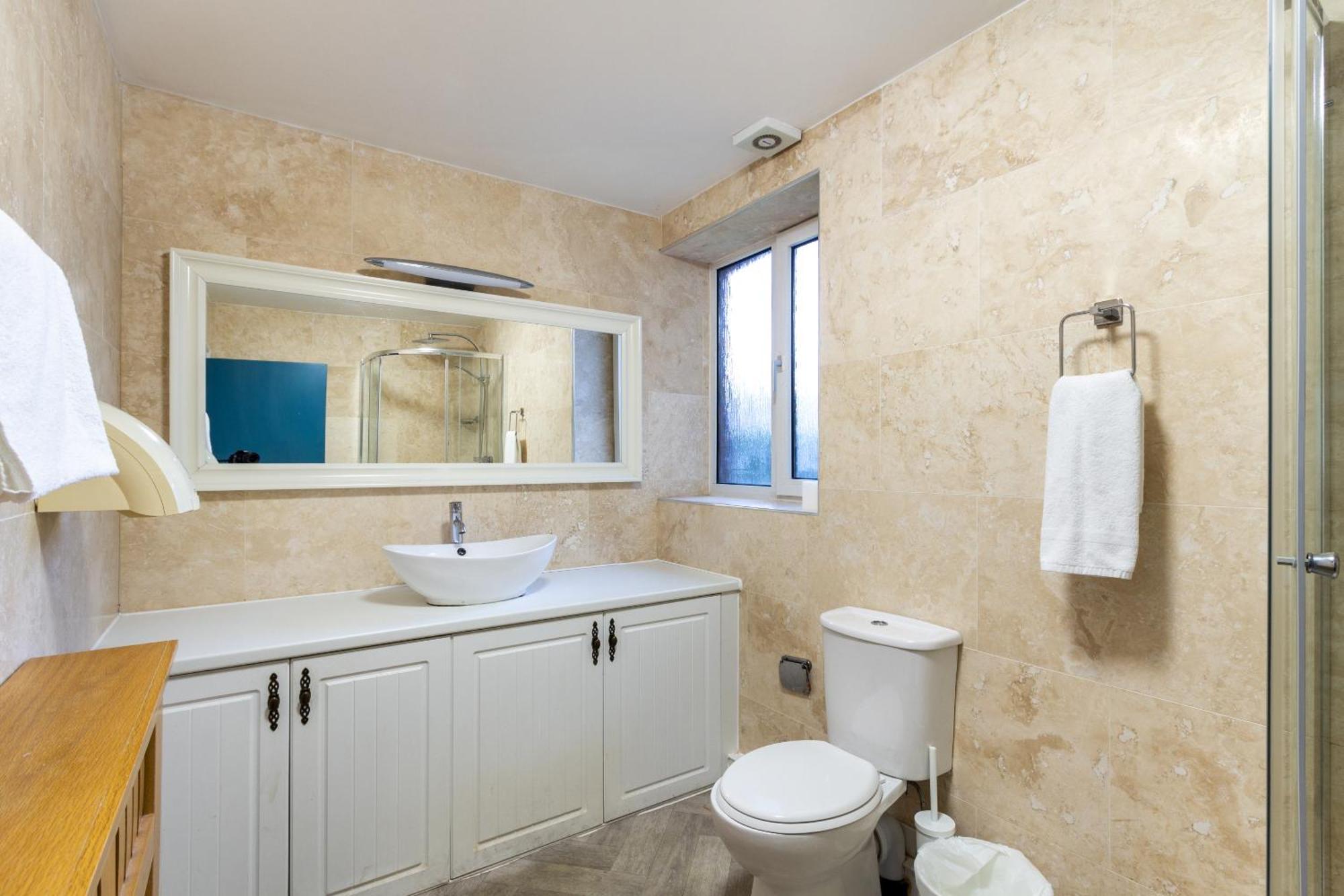 London Gatwick Inn Экстерьер фото