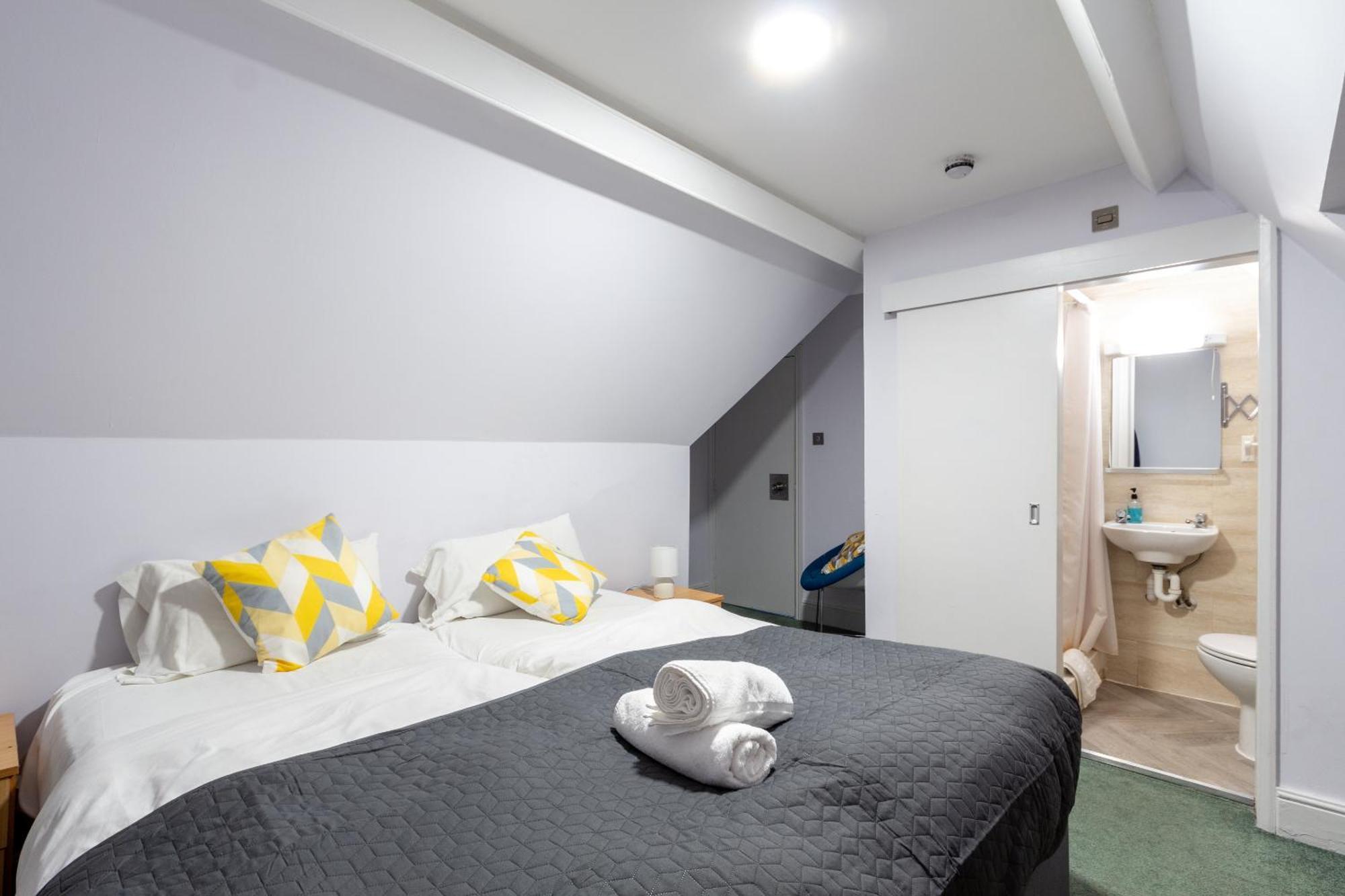 London Gatwick Inn Экстерьер фото