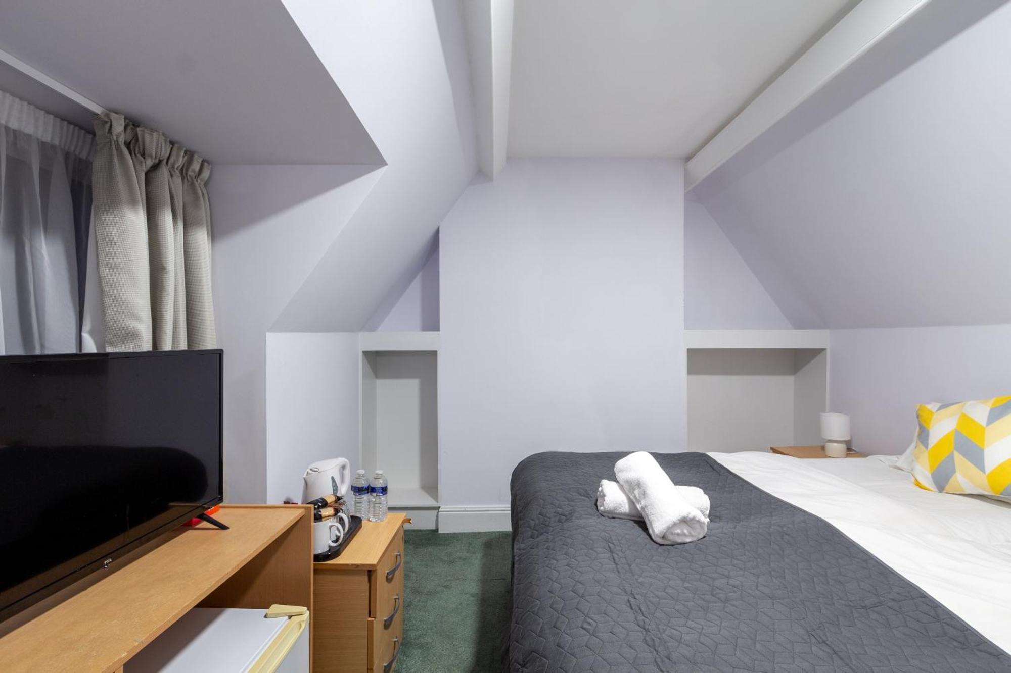 London Gatwick Inn Экстерьер фото