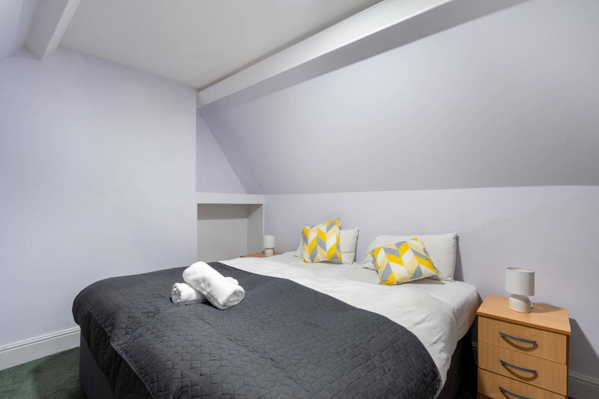 London Gatwick Inn Экстерьер фото