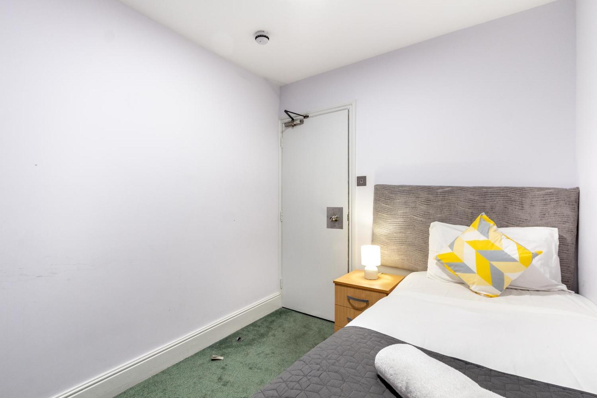 London Gatwick Inn Экстерьер фото