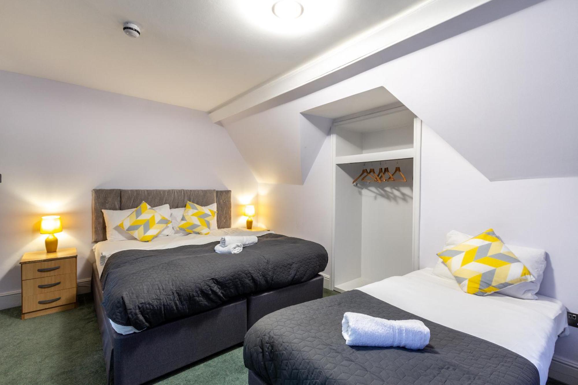 London Gatwick Inn Экстерьер фото