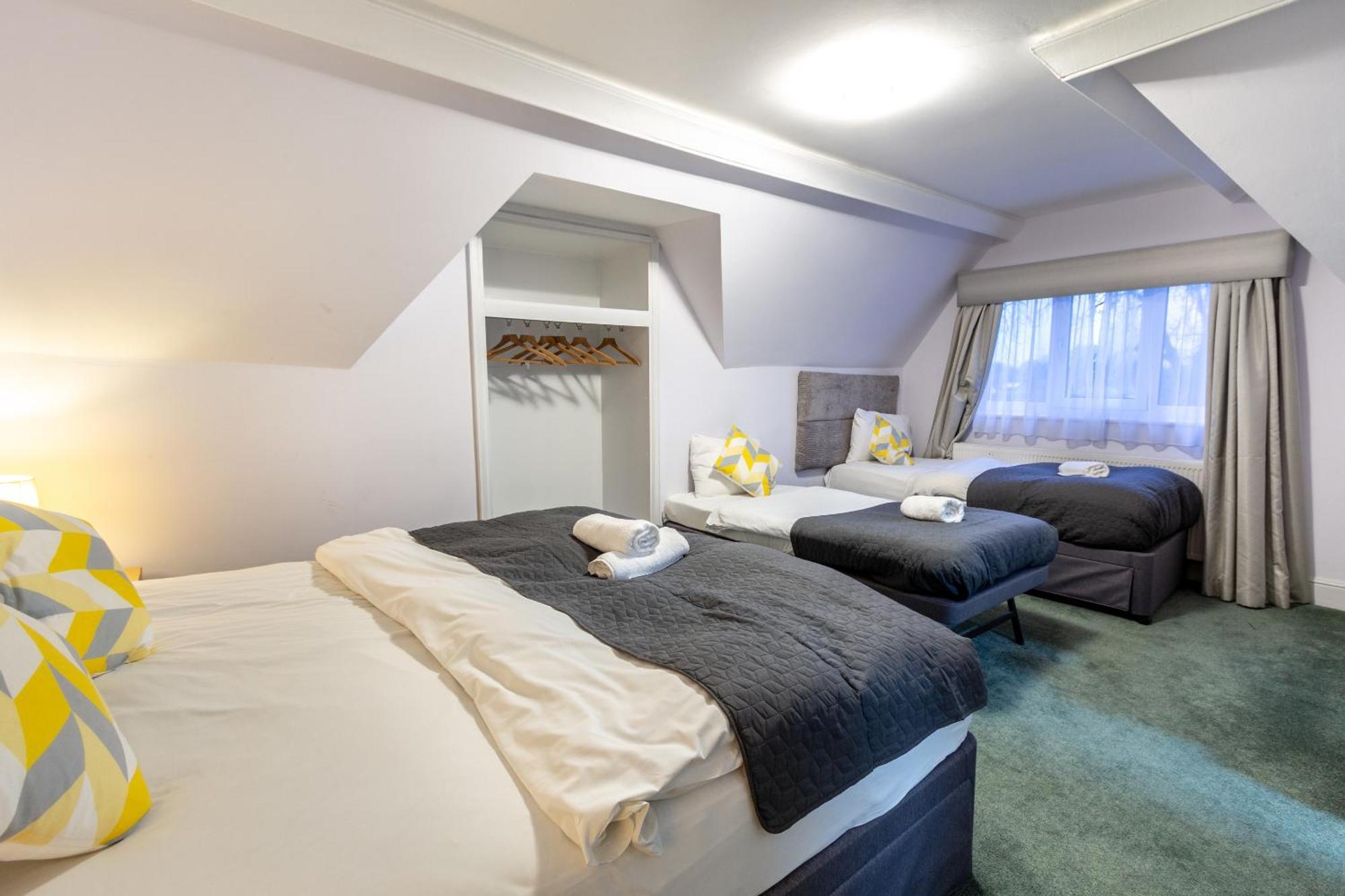 London Gatwick Inn Экстерьер фото