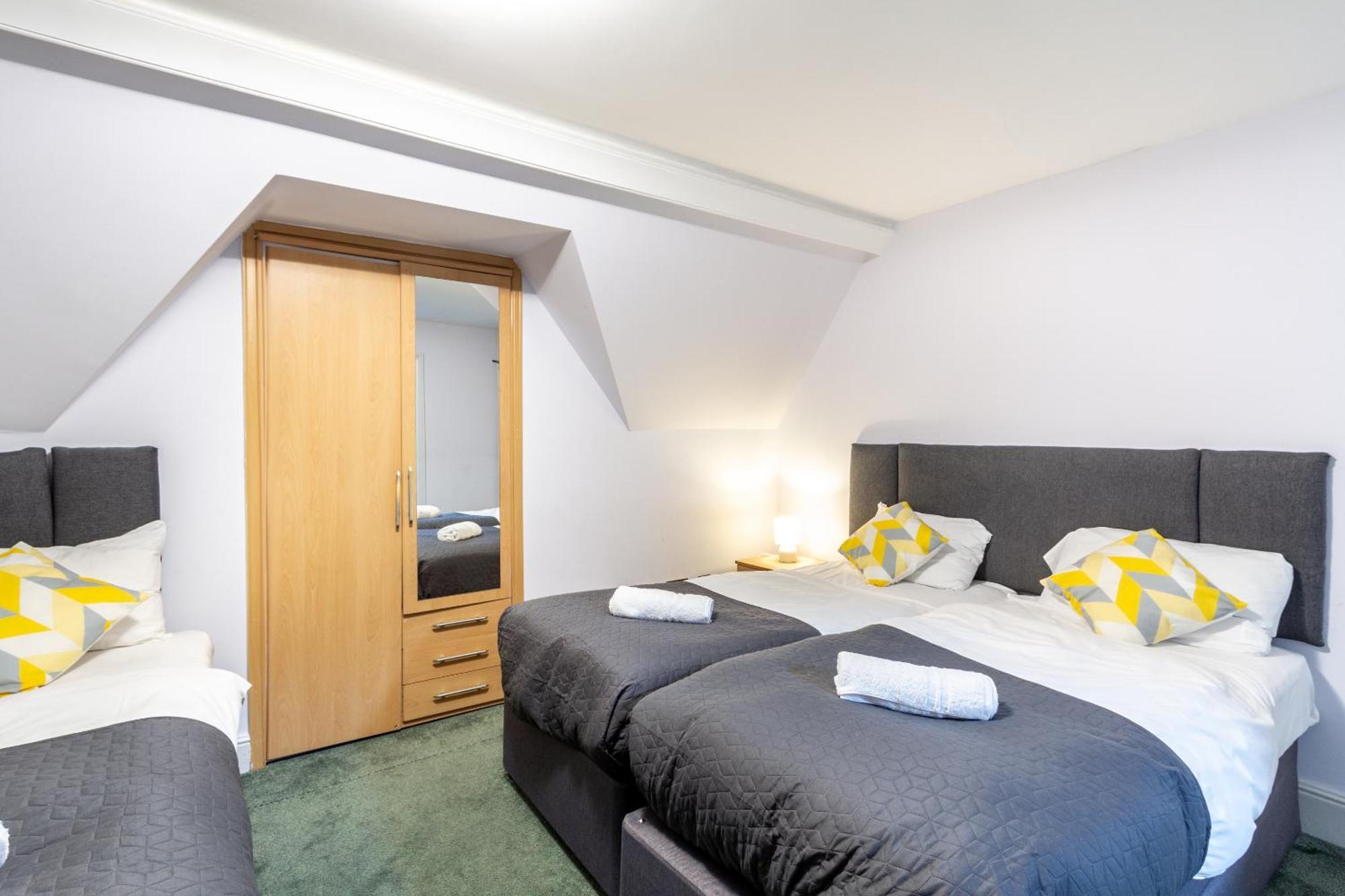 London Gatwick Inn Экстерьер фото