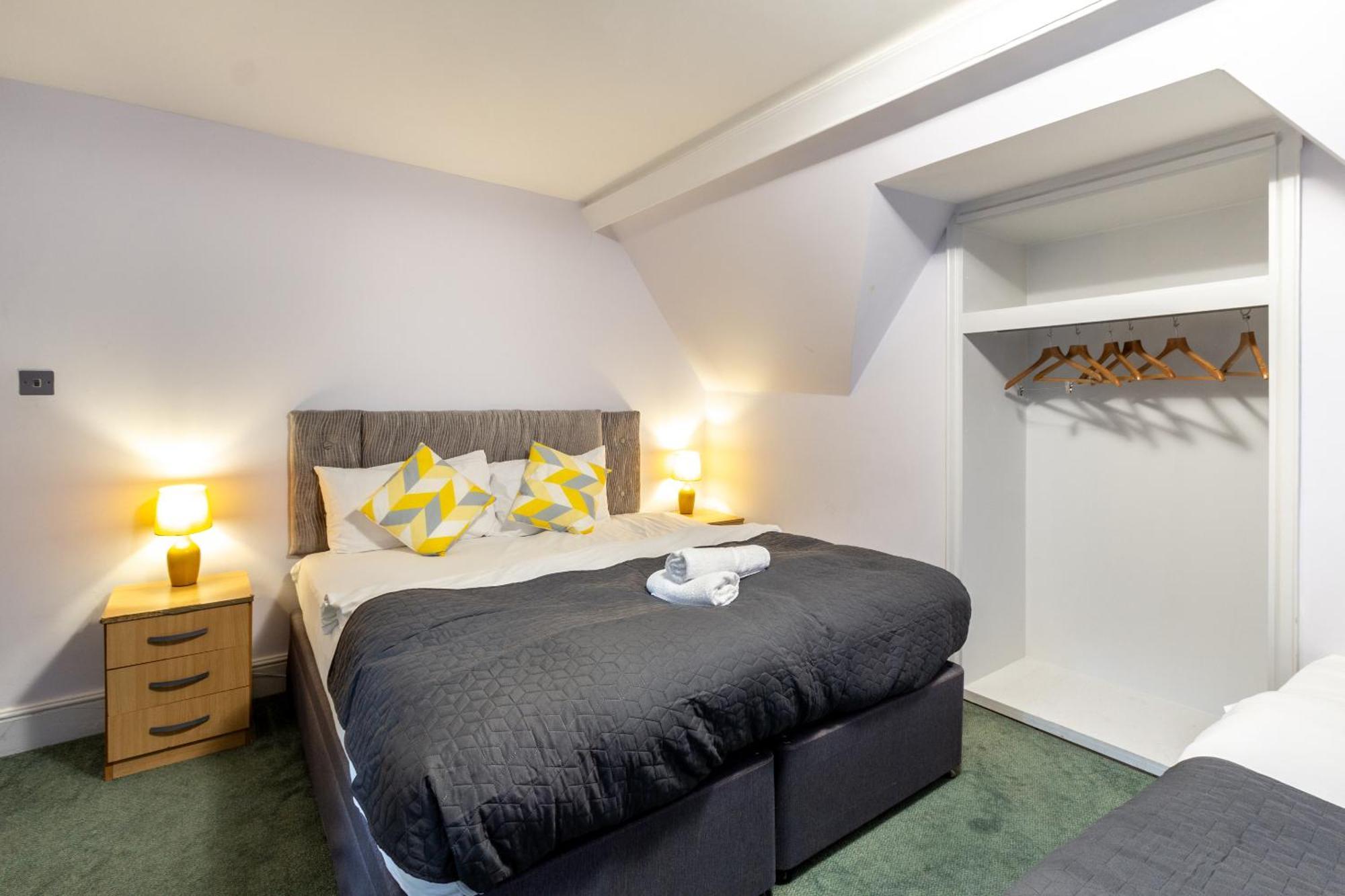 London Gatwick Inn Экстерьер фото