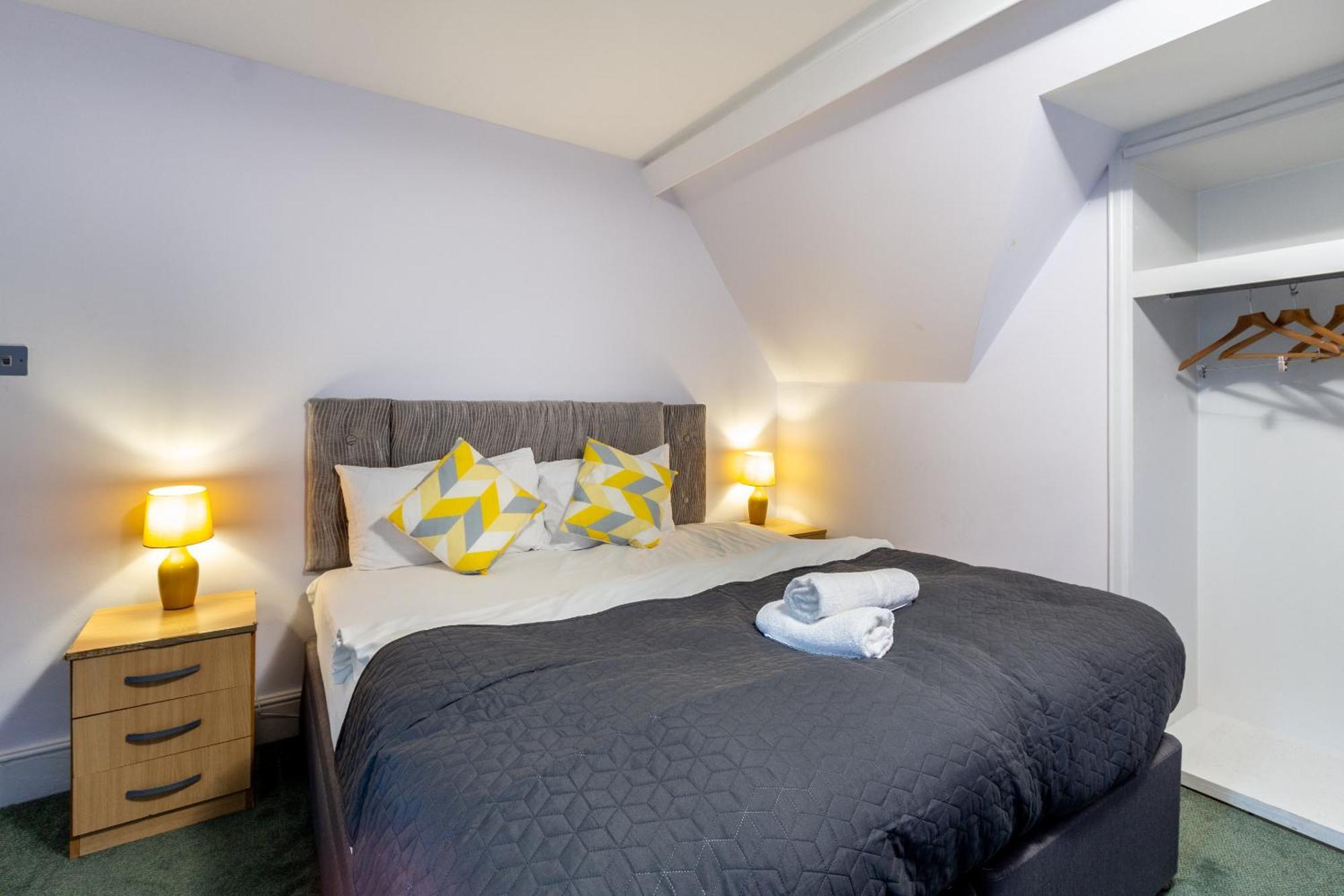 London Gatwick Inn Экстерьер фото