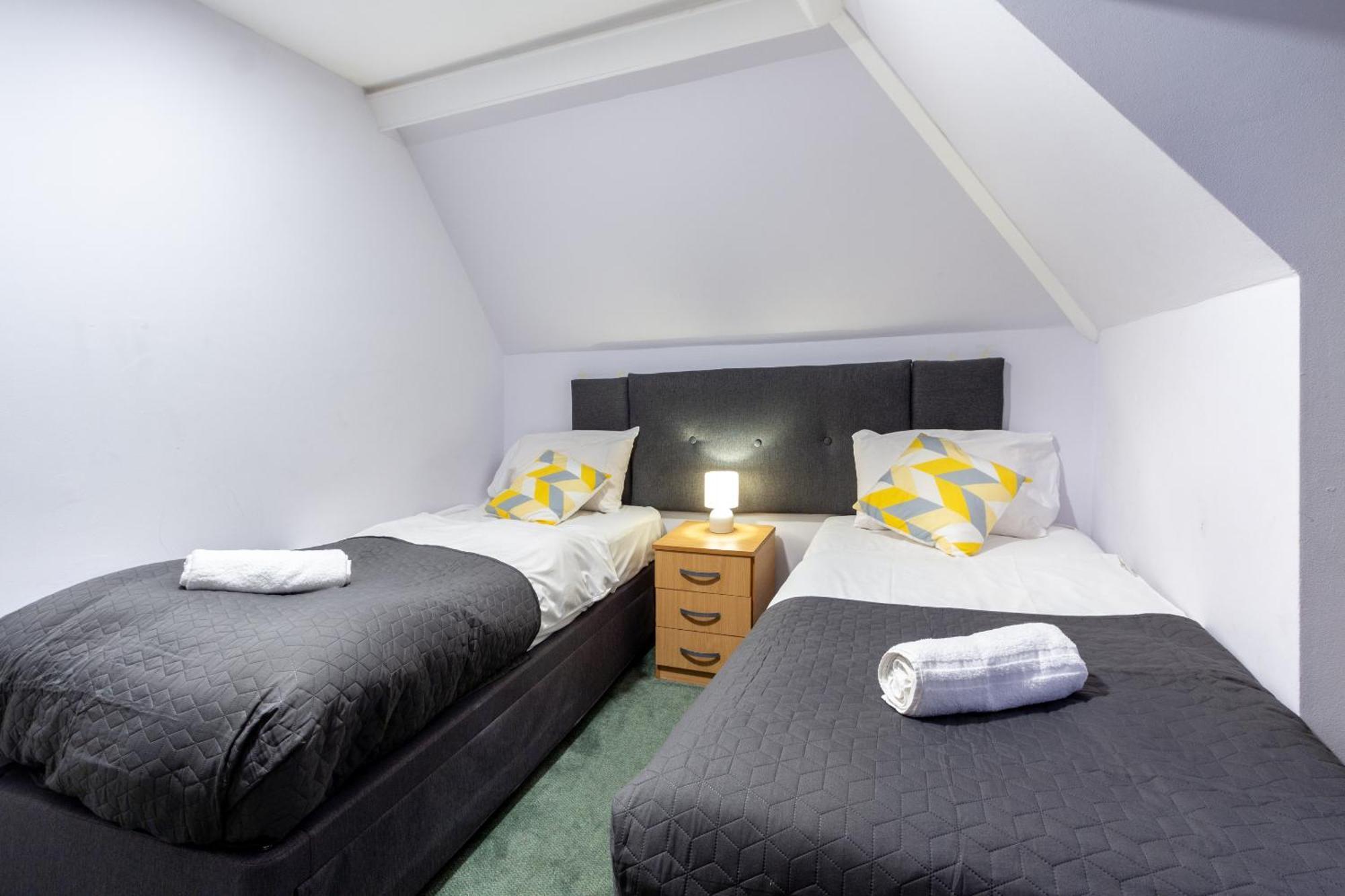London Gatwick Inn Экстерьер фото