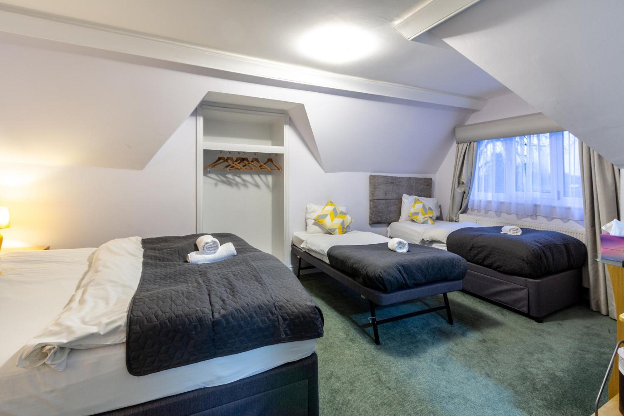 London Gatwick Inn Экстерьер фото