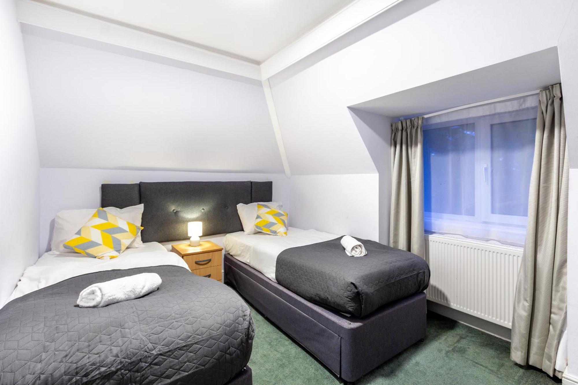 London Gatwick Inn Экстерьер фото