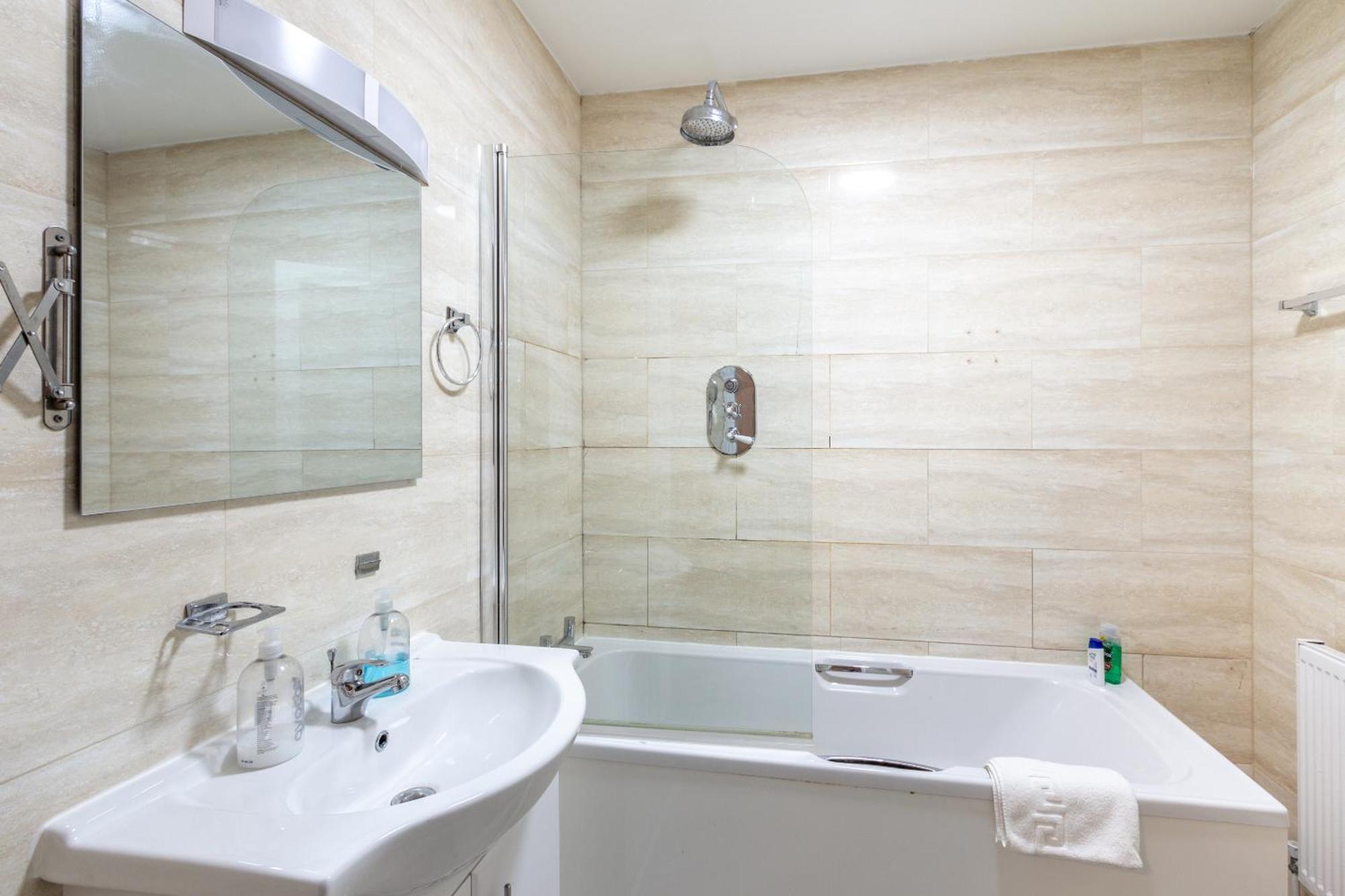 London Gatwick Inn Экстерьер фото