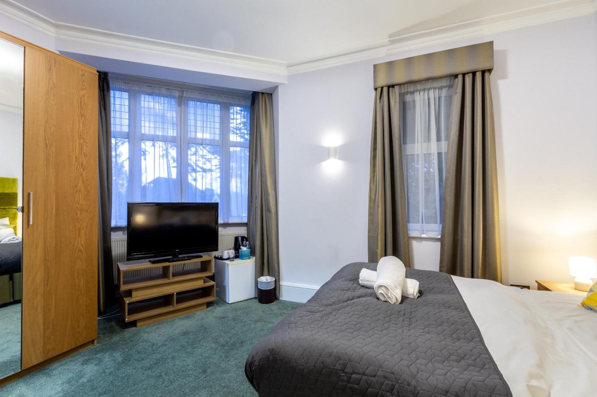 London Gatwick Inn Экстерьер фото