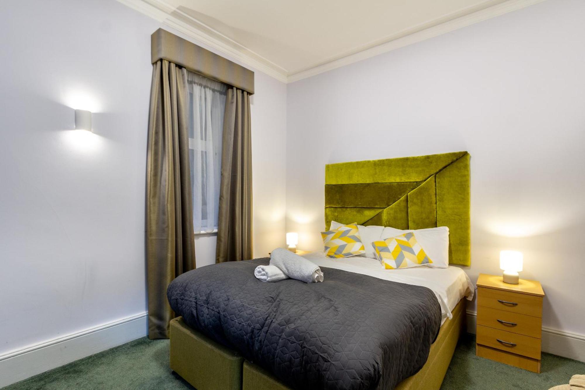 London Gatwick Inn Экстерьер фото