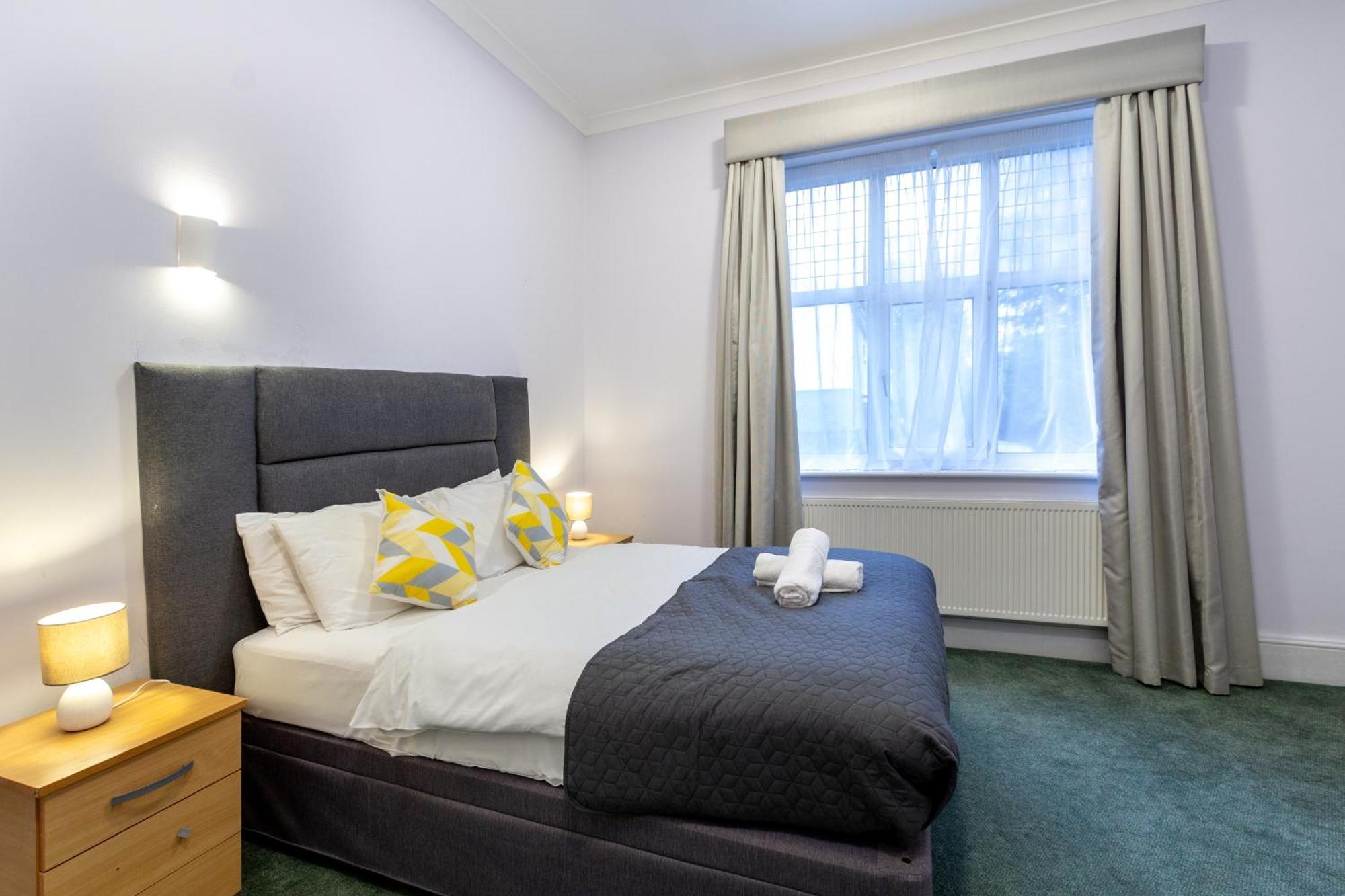 London Gatwick Inn Экстерьер фото