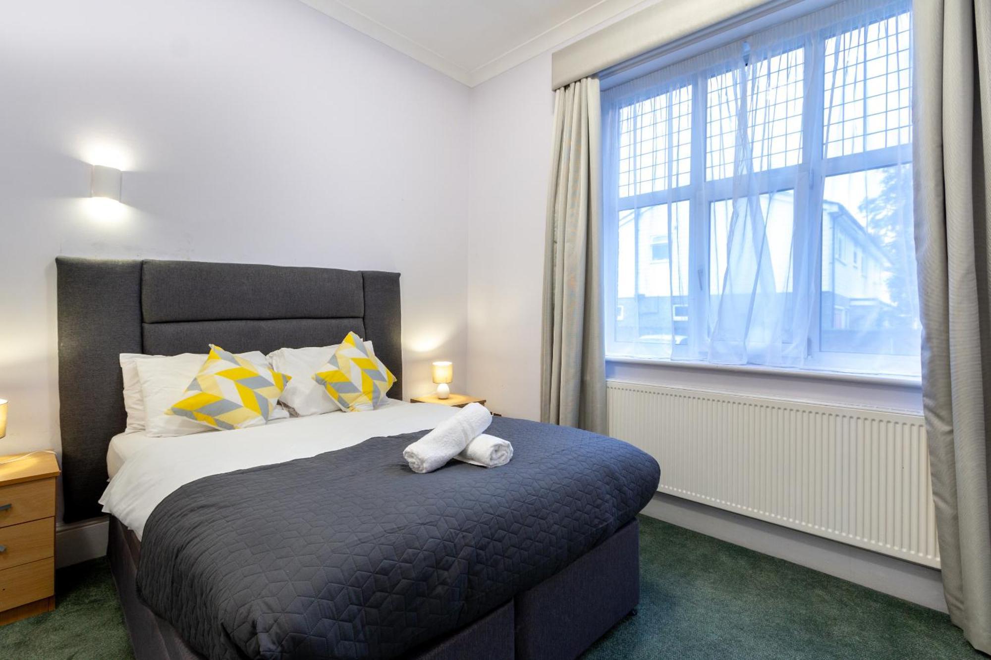London Gatwick Inn Экстерьер фото